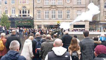 Foto von einer Kanone im Rahmen der Remembrance Day Parade in Newcastle