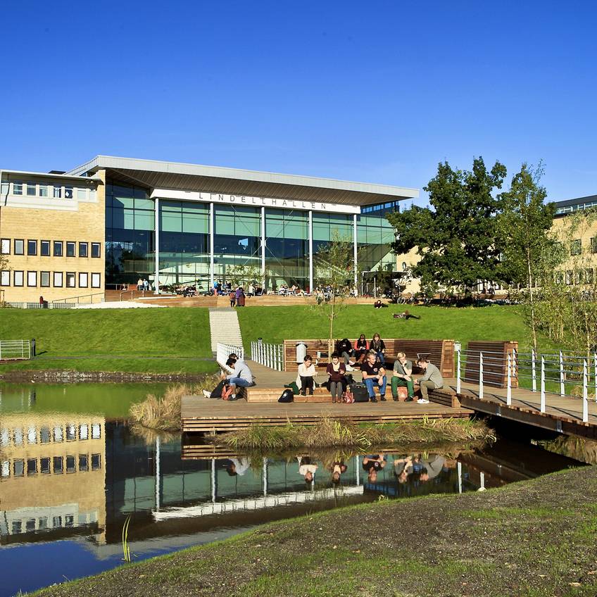 Hier ist ein Bild der Umeå University zu sehen.