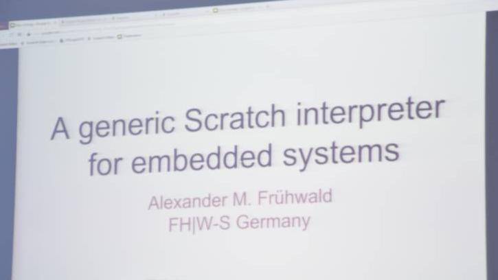 Hier sieht man ein Bilder der Titelfolie der Präsentation von Alexander Frühwald: A generic Scratch interpreter for embedded systems.