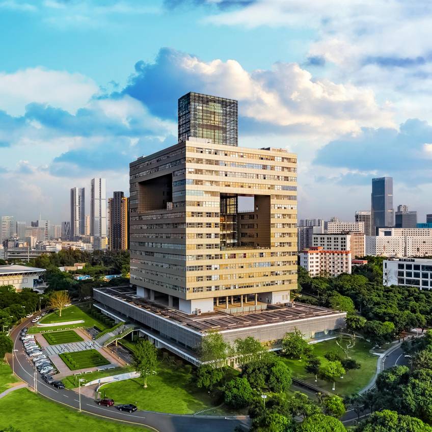 Hier ist ein Bild der Shenzhen Technology University zu sehen.
