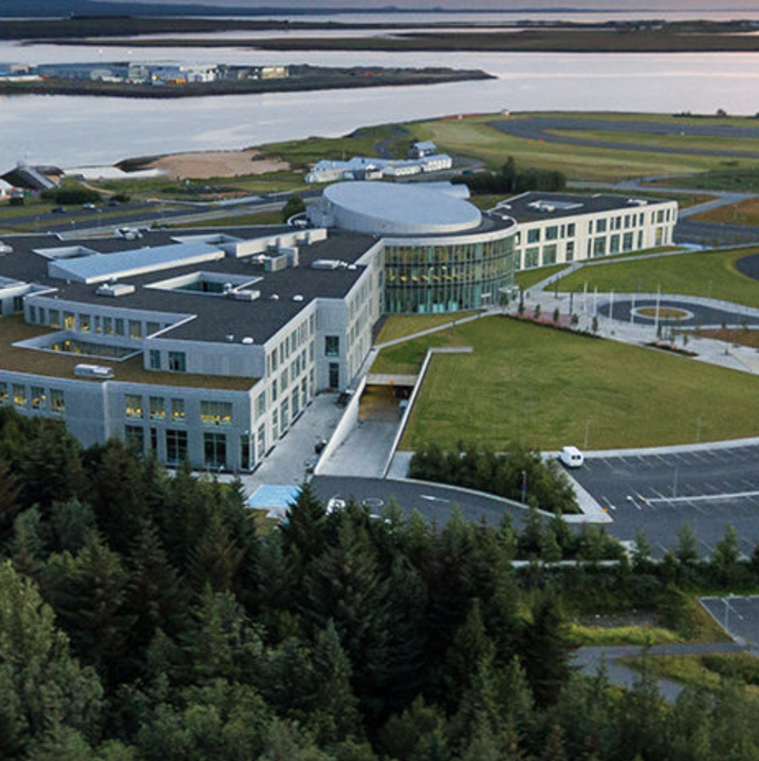 Hier ist ein Bild der University Reykjavik zu sehen.