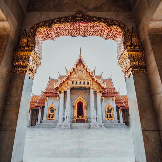 Hier ist ein Bild eines Tempels in Bangkok, Thailand zu sehen.