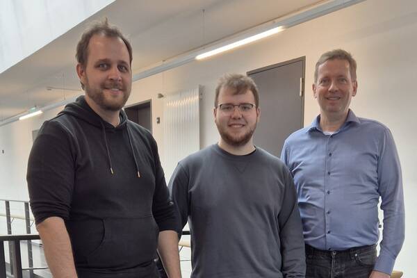 Anton Kaiser zwischen Prof. Dr. Biedermann und Prof. Dr. Balzer Anton Kaiser zwischen Prof. Dr. Biedermann und Prof. Dr. Balzer